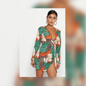 Boohoo SATIN CHAIN PRINT TWIST SHIFT DRESS Green